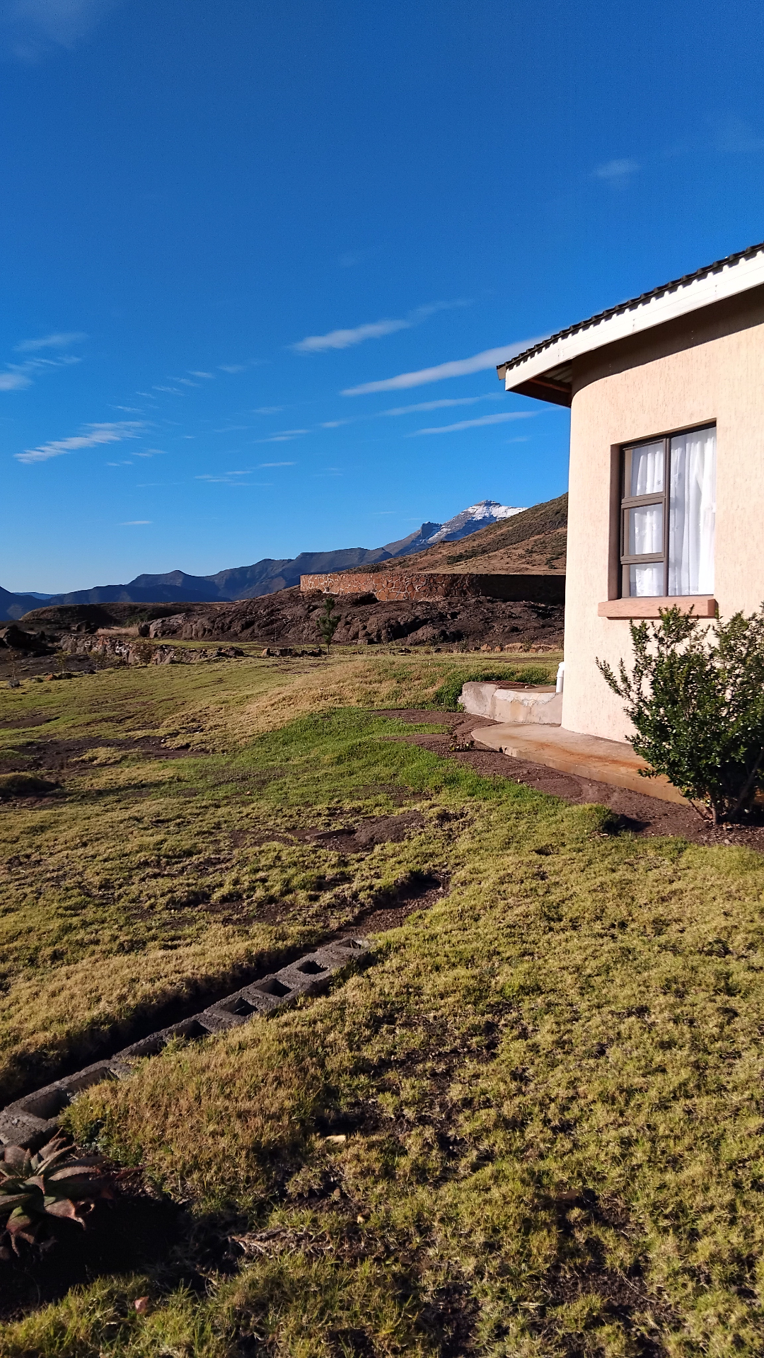 Lodge with mountain view